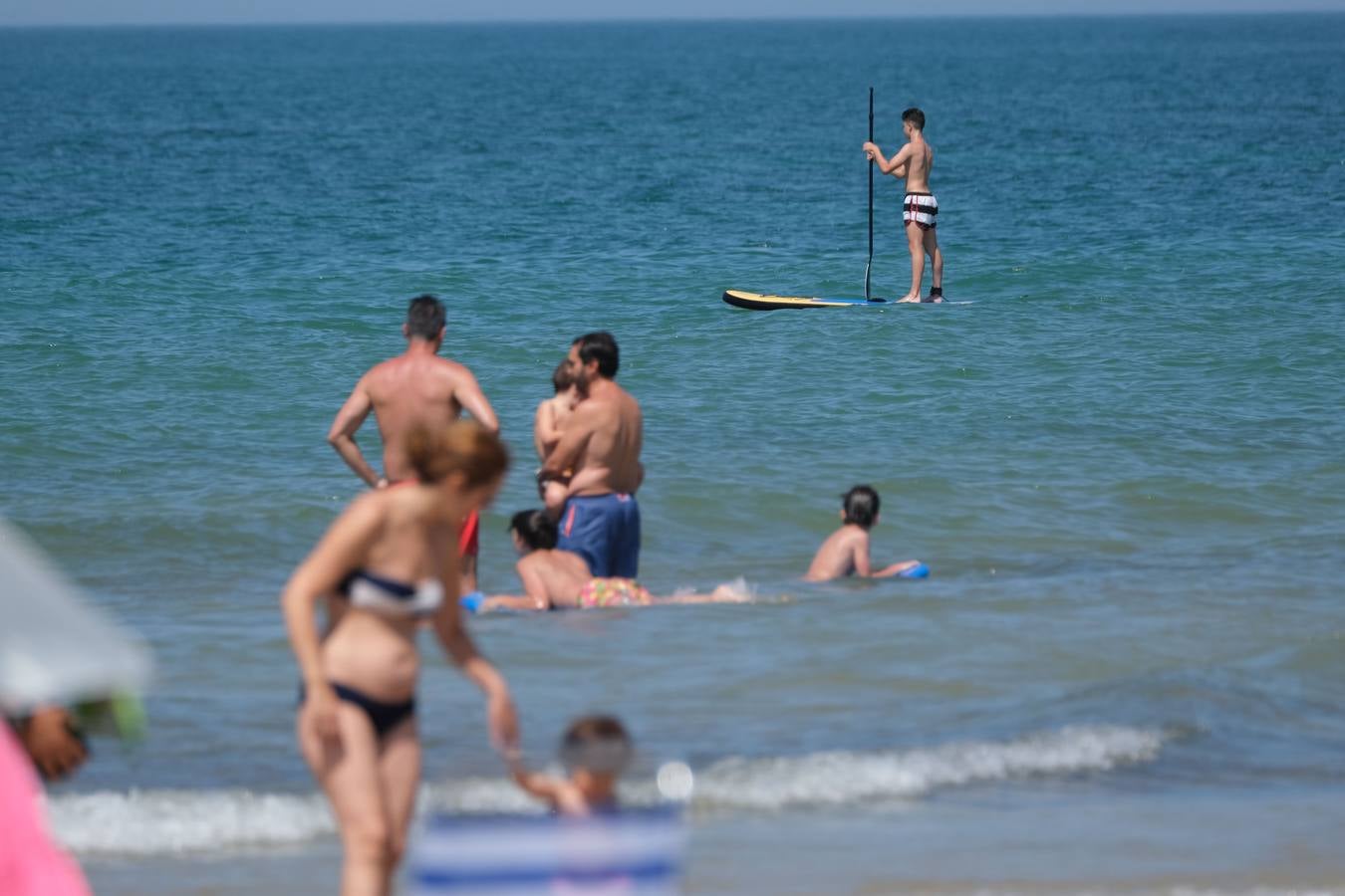 En imágenes, gran afluencia en la playa de Costa Ballena