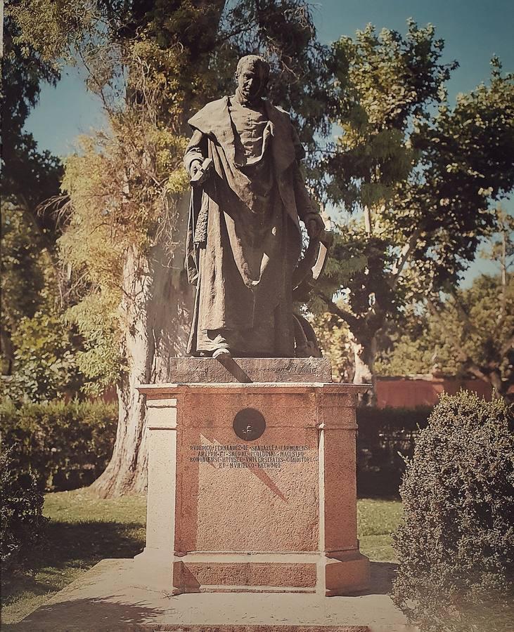 Estatua de Maese Rodrigo. 