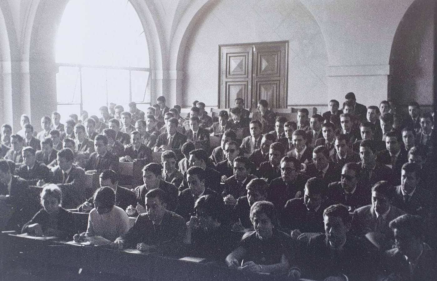 Imagen de una clase en la década de los 50. 