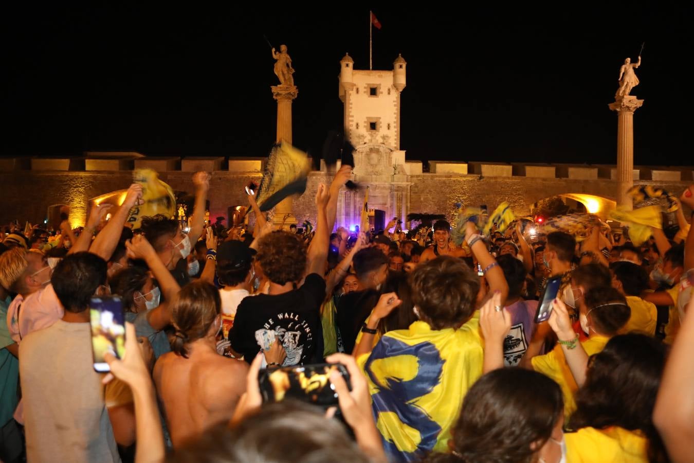 FOTOS: Cádiz celebra el ansiado ascenso de su equipo a la Primera División