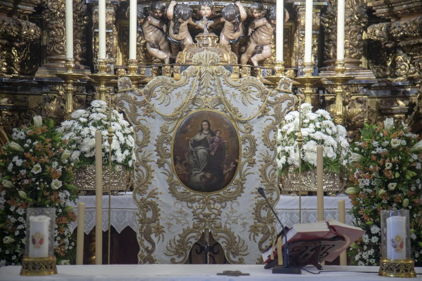 El altar de triduo del Carmen del puente de Triana