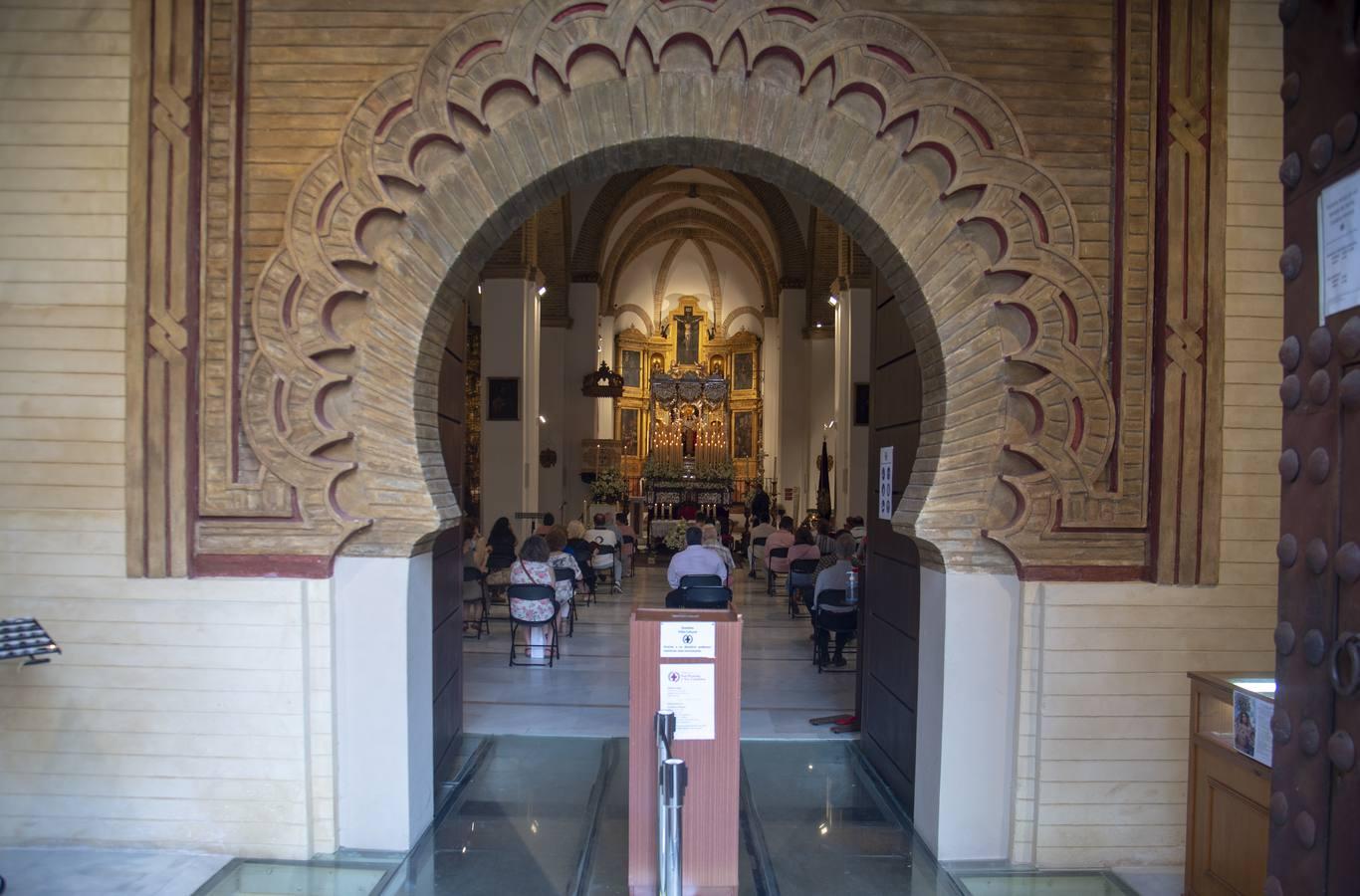 La Virgen del Carmen de Santa Catalina sobre su paso de palio