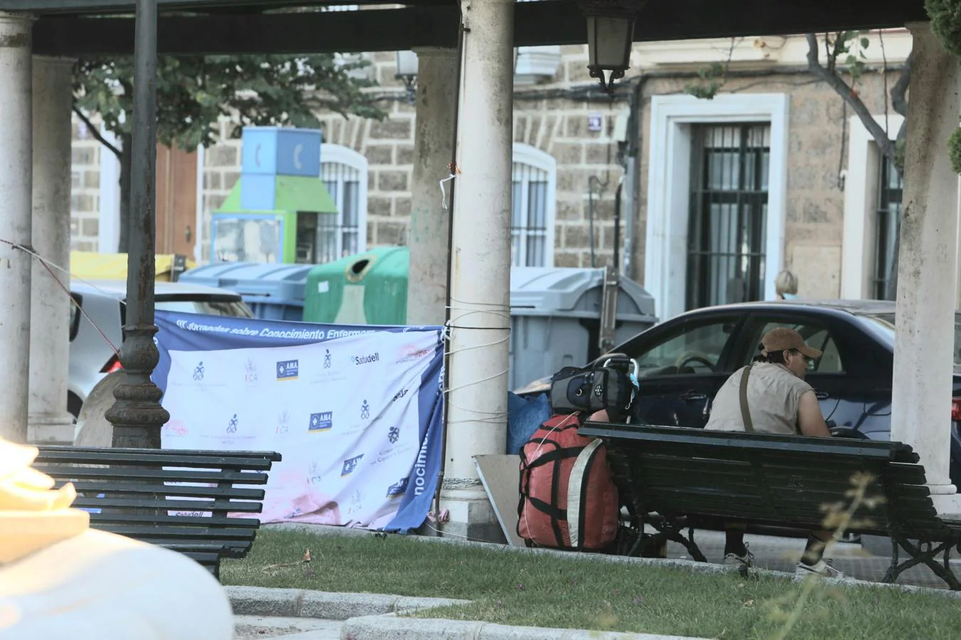 FOTOS: Personas sin hogar acampan en la ciudad