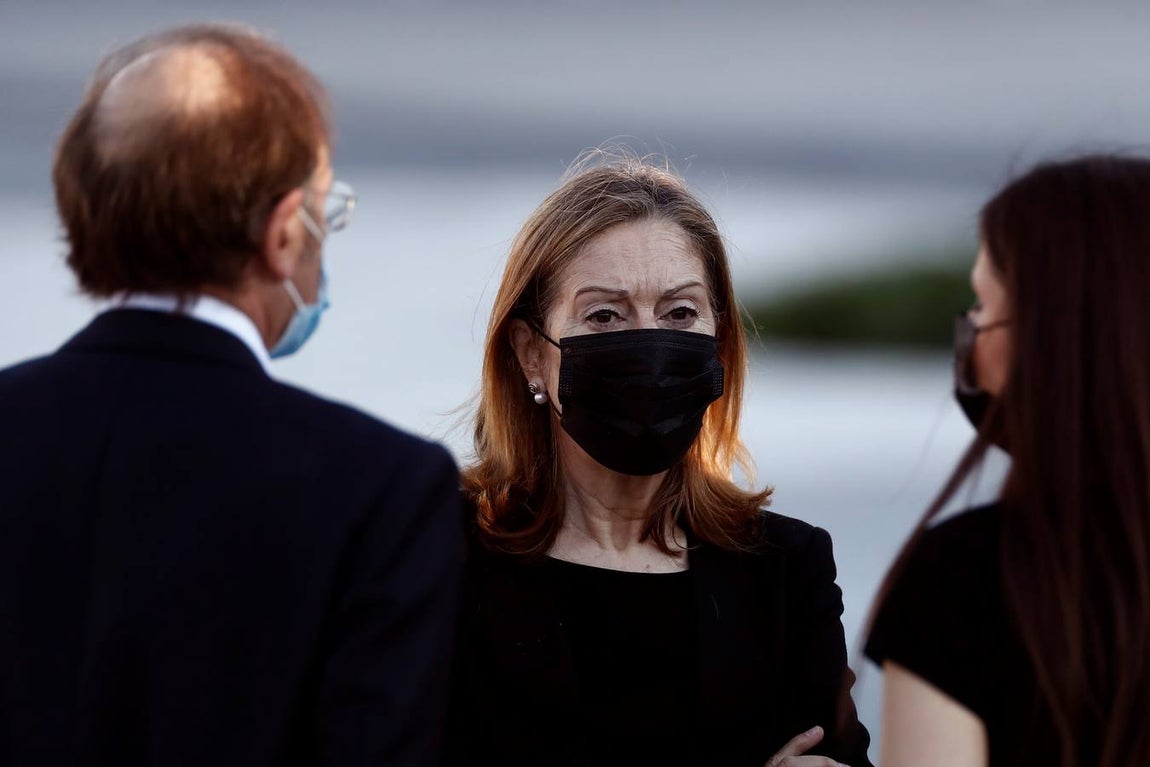 La vicepresidenta segunda del Congreso de los Diputados, Ana Pastor (c), a su llegada a la ceremonia de Estado. 