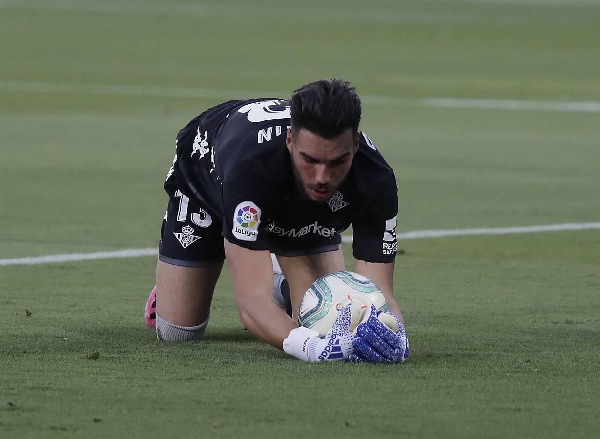 En imágenes, partido entre el Betis y el Alavés en el Benito Villamarín