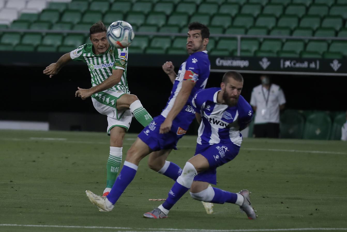 En imágenes, partido entre el Betis y el Alavés en el Benito Villamarín