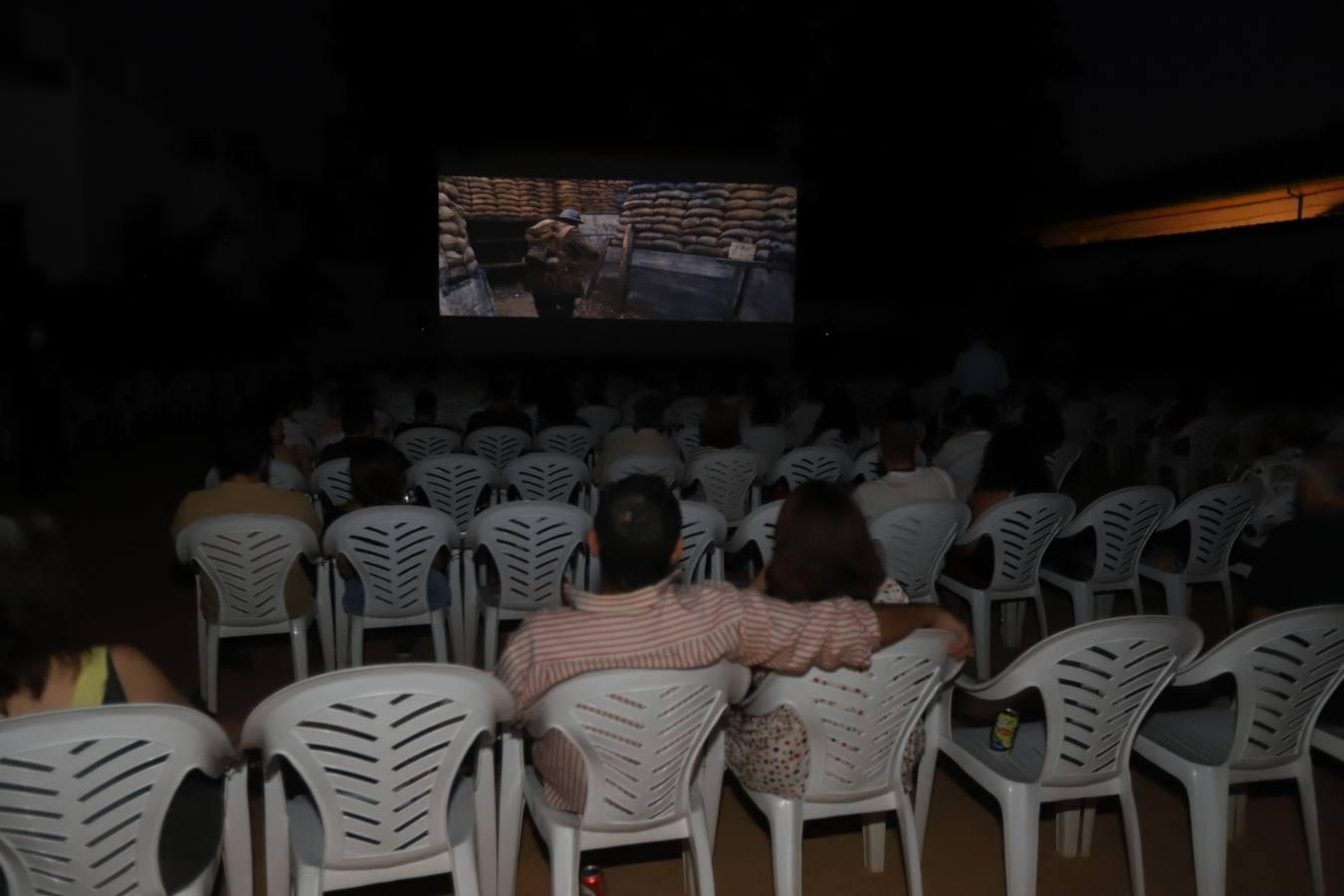 La apertura del cine de verano Fuenseca de Córdoba, en imágenes