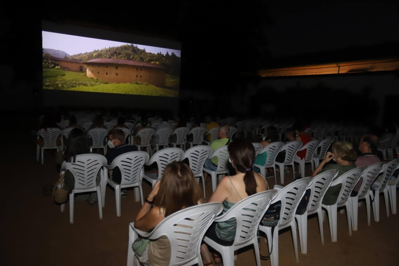 La apertura del cine de verano Fuenseca de Córdoba, en imágenes