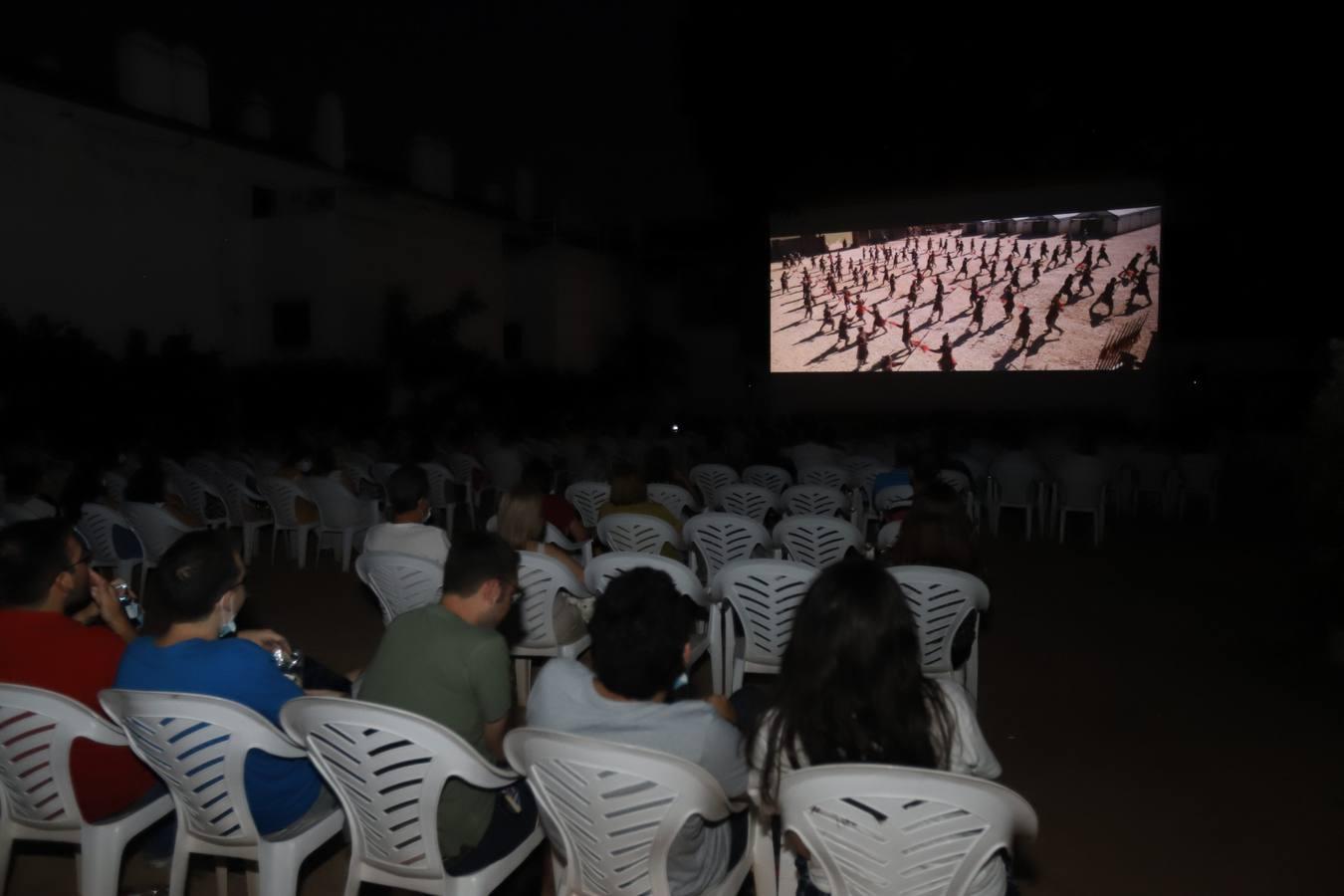 La apertura del cine de verano Fuenseca de Córdoba, en imágenes