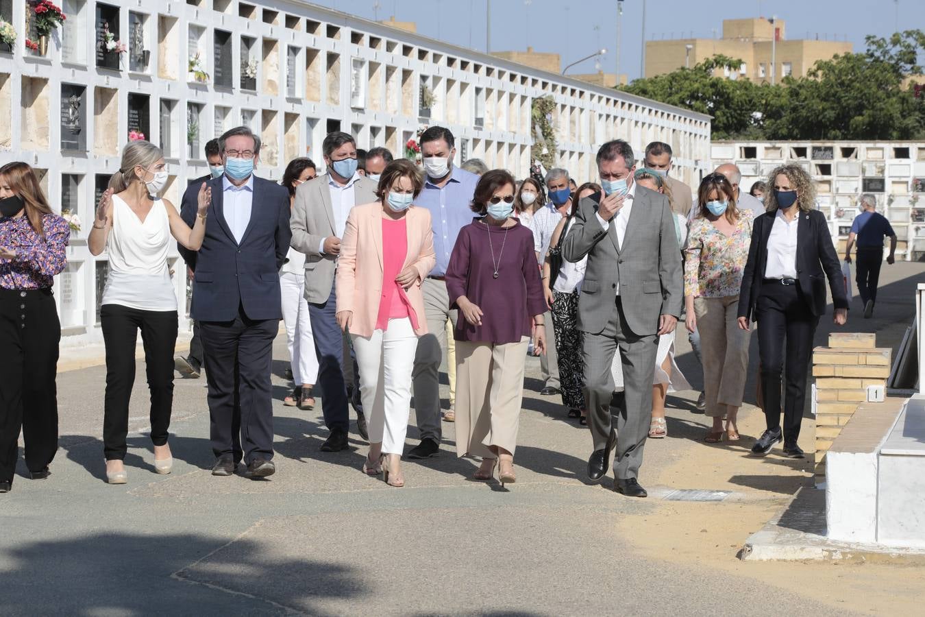 Visita de autoridades a la fosa común de Pico Reja