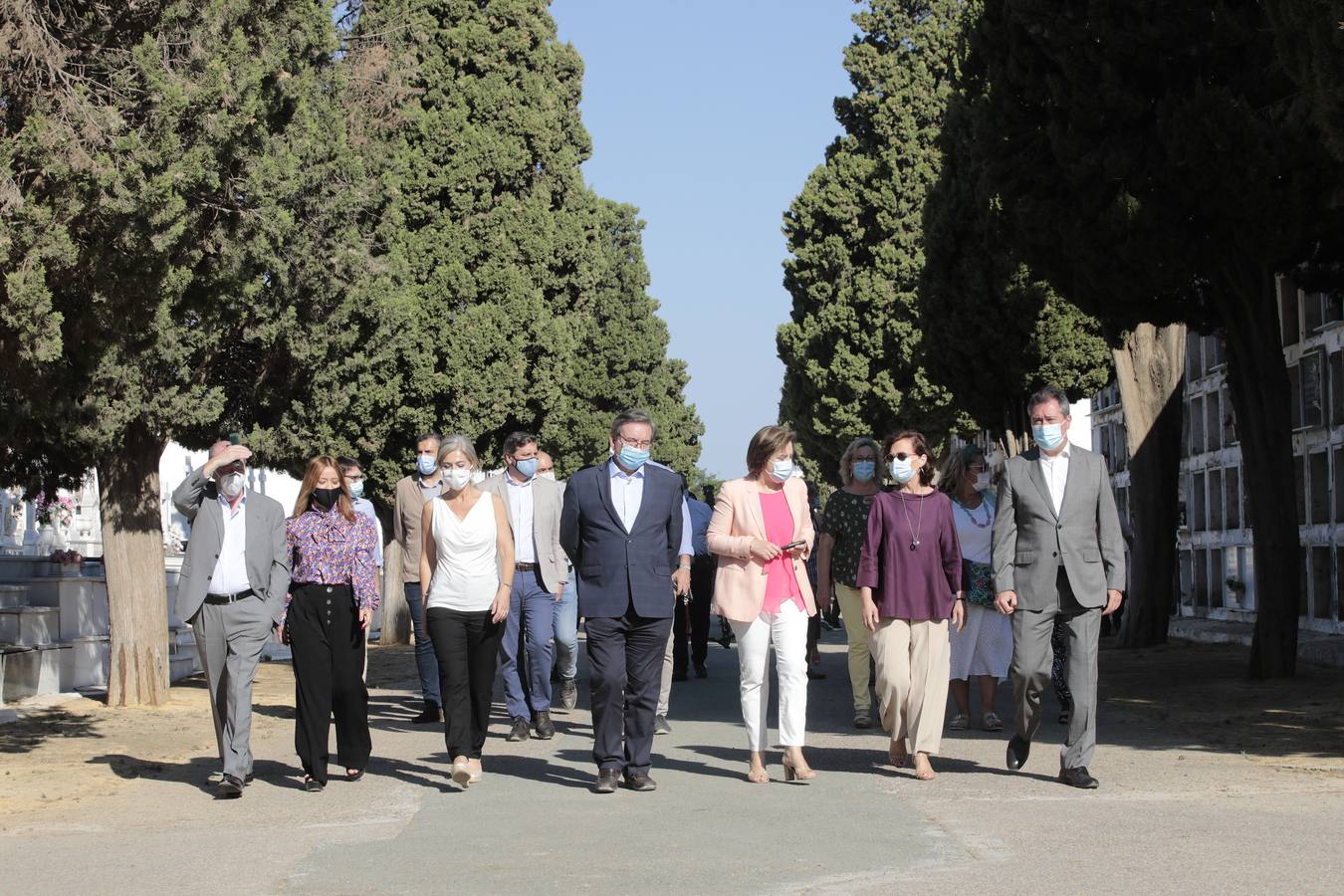 Visita de autoridades a la fosa común de Pico Reja