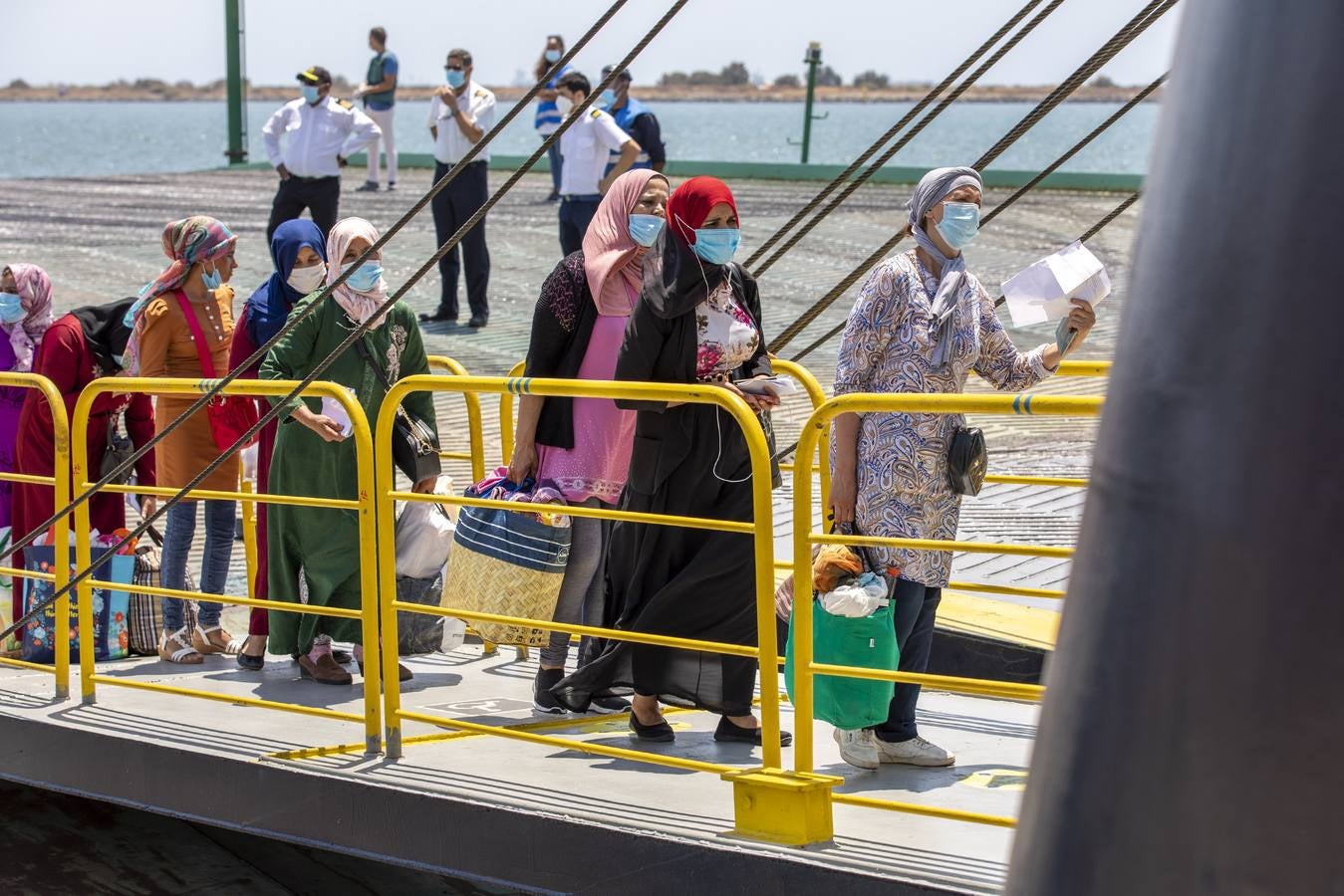 Regreso de las primeras temporeras marroquíes a su país desde Huelva