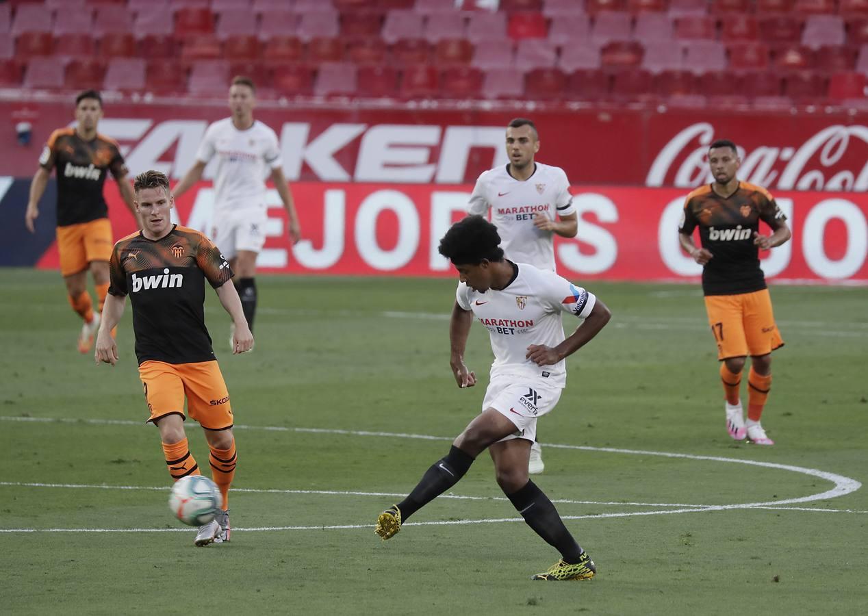 El partido entre el Sevilla y el Valencia, en imágenes