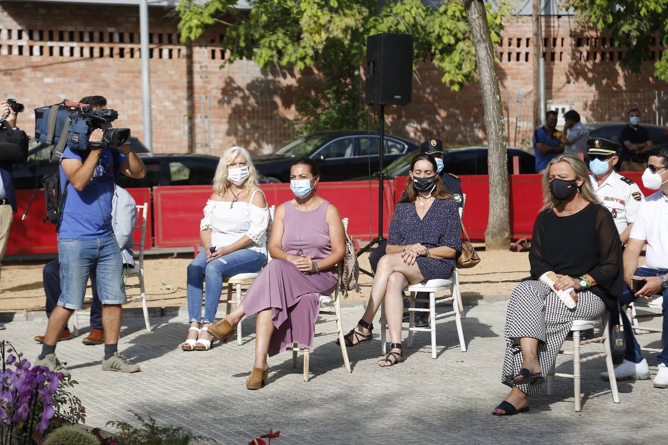 En imágenes, la inauguración en Córdoba de la escultura en honor a los sanitarios