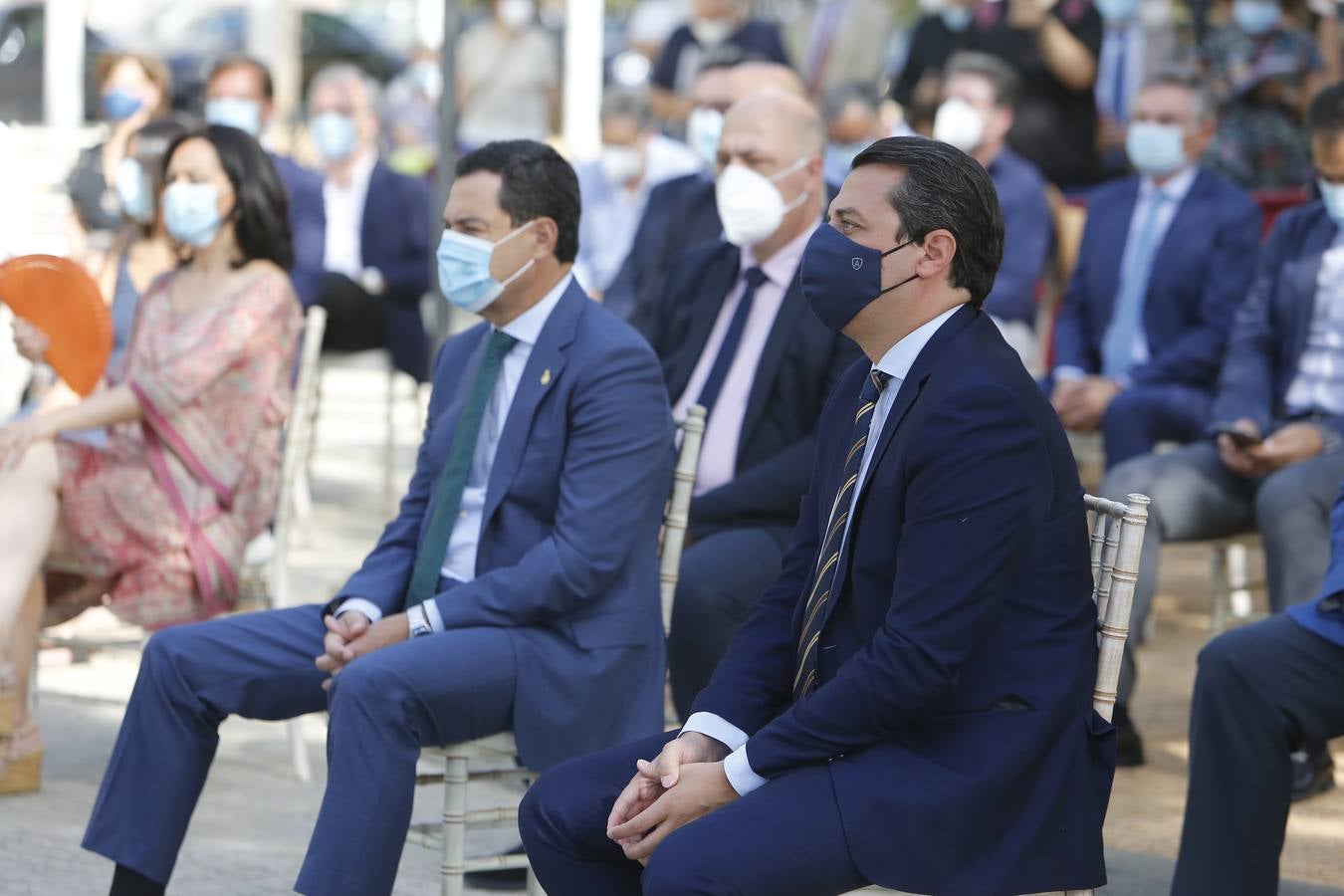 En imágenes, la inauguración en Córdoba de la escultura en honor a los sanitarios