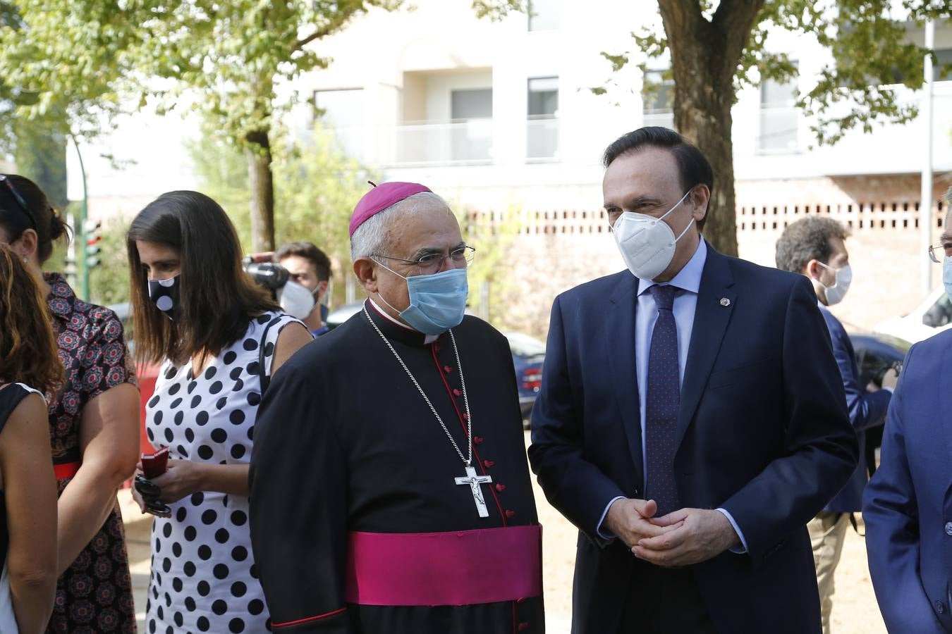 En imágenes, la inauguración en Córdoba de la escultura en honor a los sanitarios