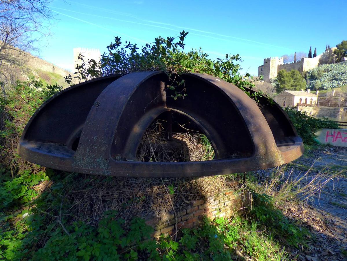 Pieza de la antigua central eléctrica de 1912 que sustituyó a los molinos de la Cruz. FOTO RAFAEL DEL CERRO. 