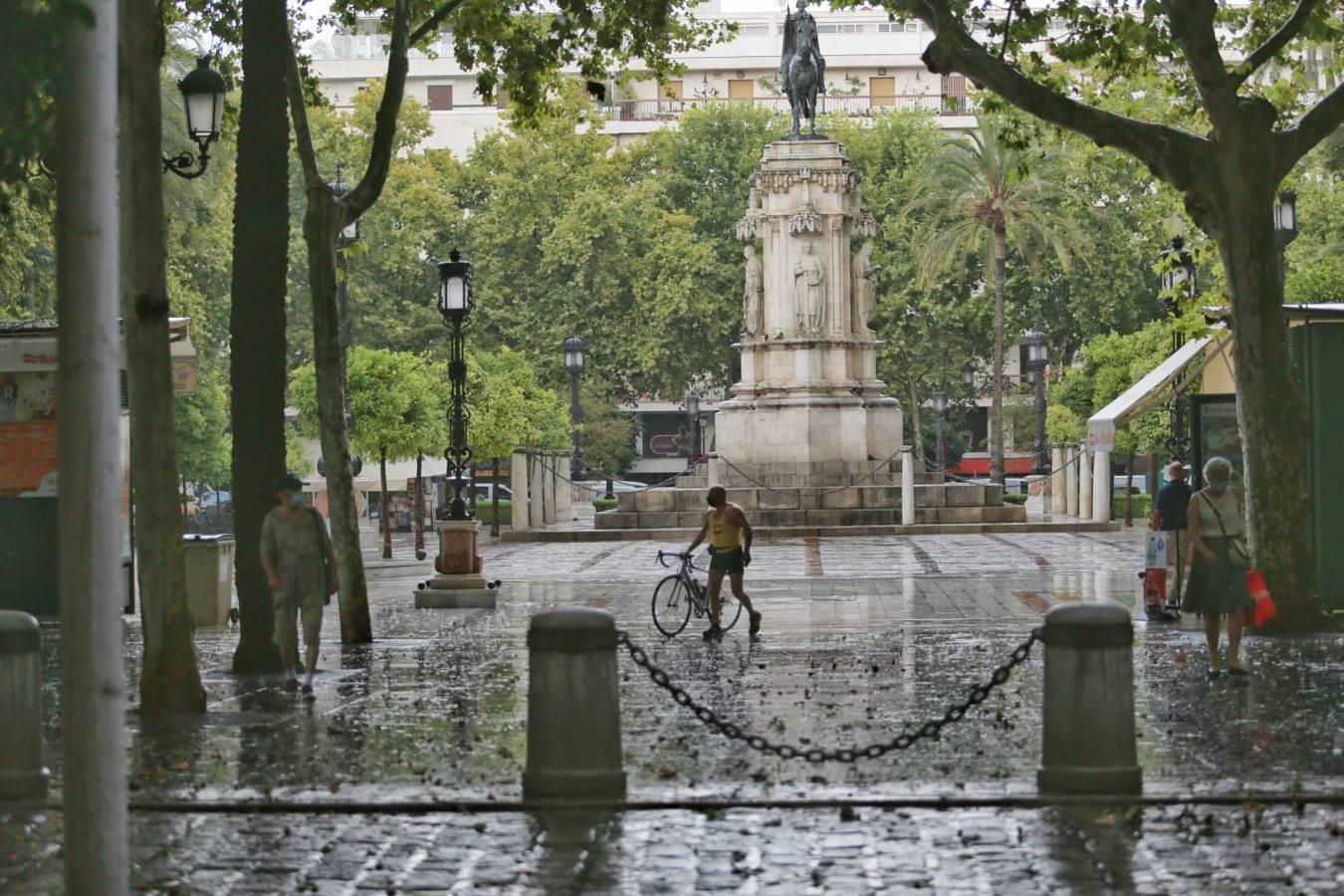 Impresionante tormenta de granizos en plena ola de calor en Sevilla, en vídeo