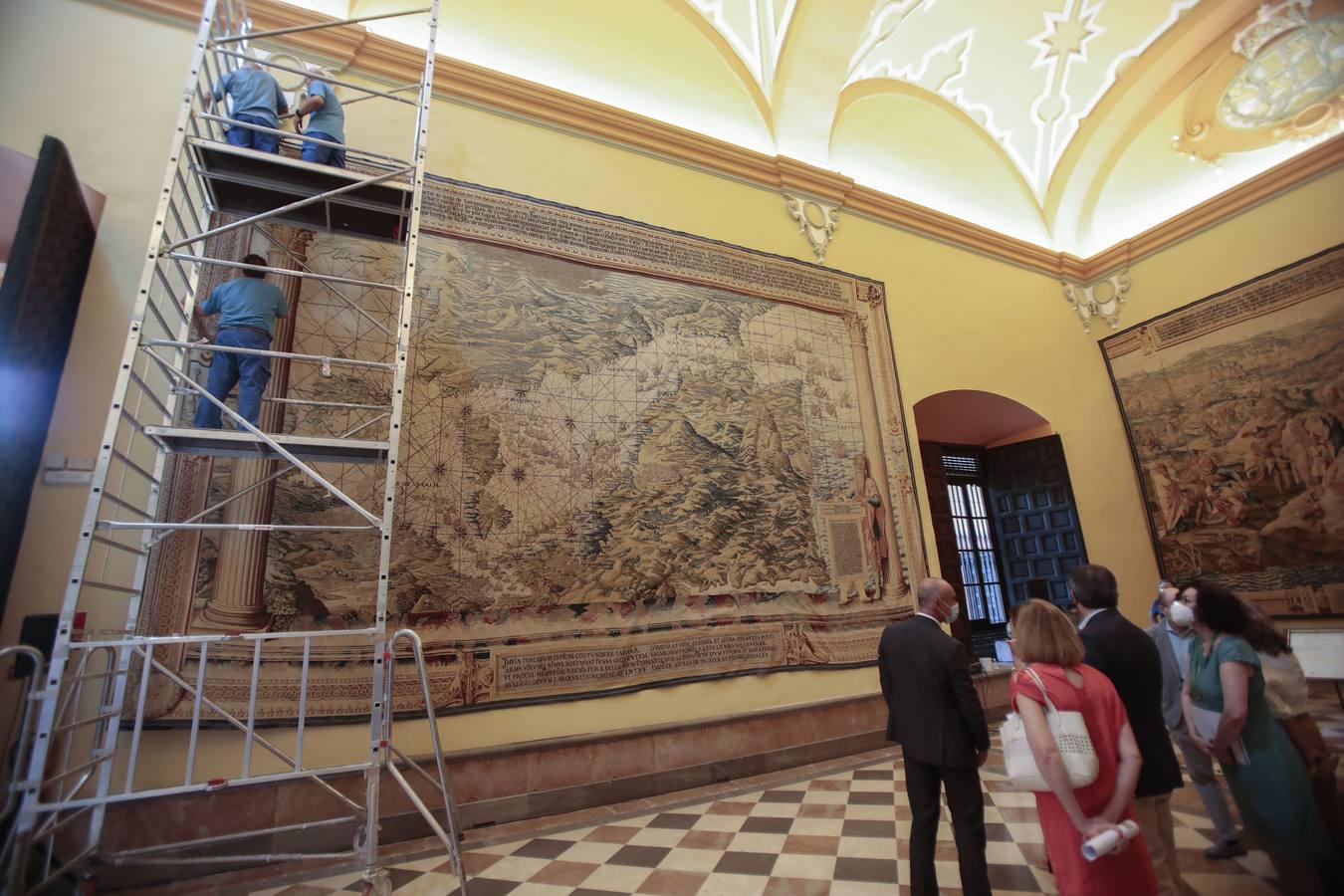 El Real Alcázar de Sevilla reabre el Salón de los Tapices tras limpiar sus paños y mejorar las instalaciones