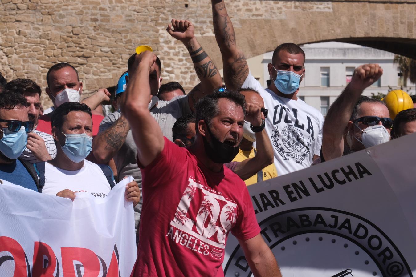 FOTOS: Los Astilleros de la Bahía de Cádiz salen a la calle a pedir auxilio