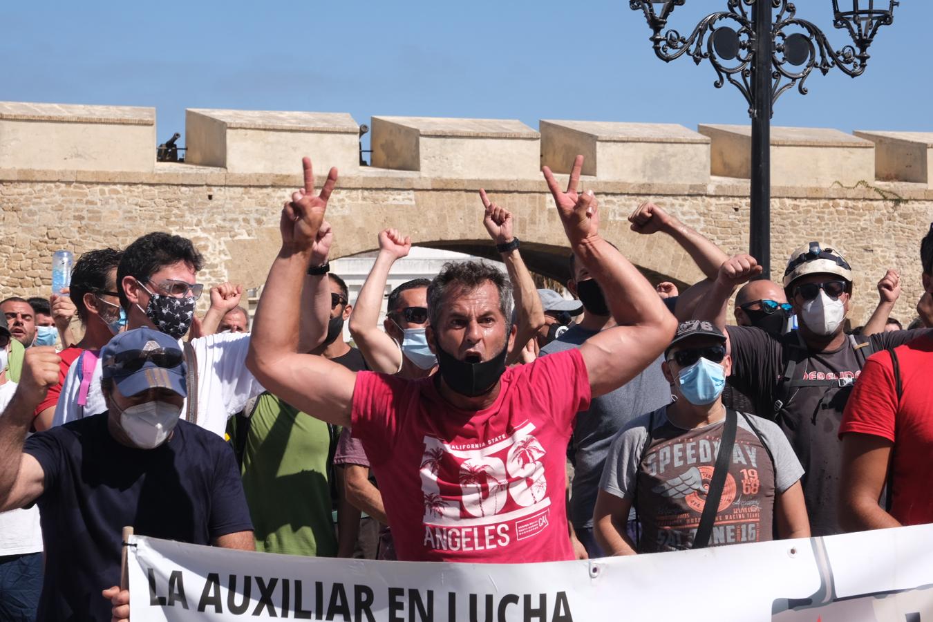 FOTOS: Los Astilleros de la Bahía de Cádiz salen a la calle a pedir auxilio