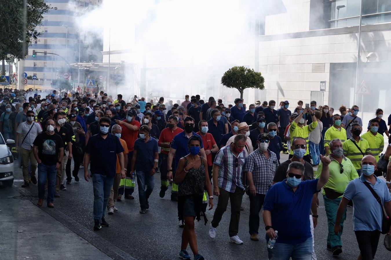 FOTOS: Los Astilleros de la Bahía de Cádiz salen a la calle a pedir auxilio