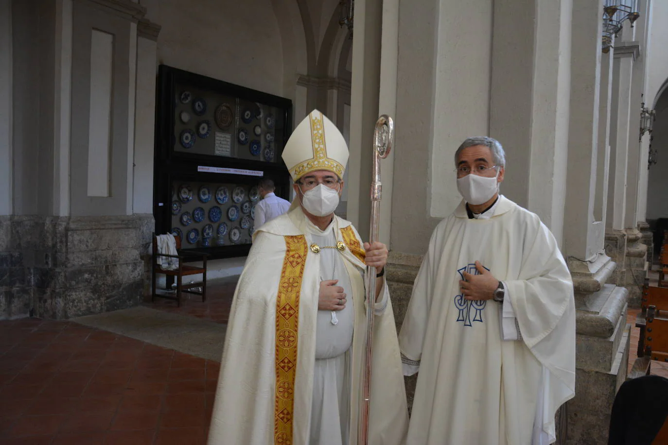 El arzobispo de Toledo abre la Puerta Santa de Guadalupe, en imágenes