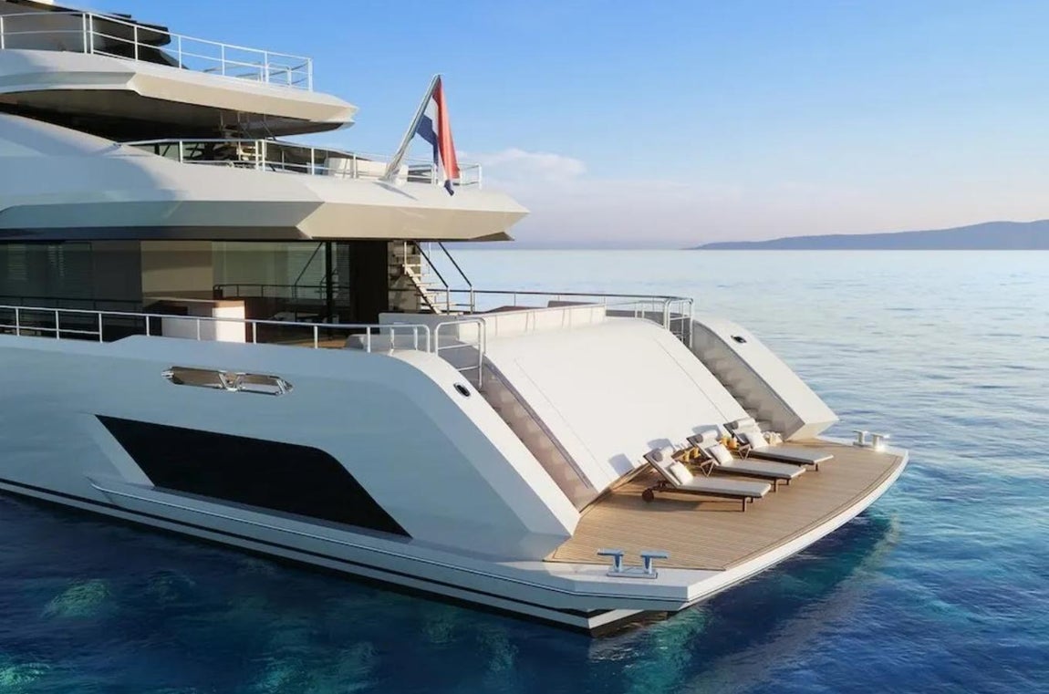 Atención al detalle. Akira posee capacidad para albergar dos lanchas e incluye todo tipo de accesorios como tablas de surf y equipos de buceo para que se le saque el máximo provecho.