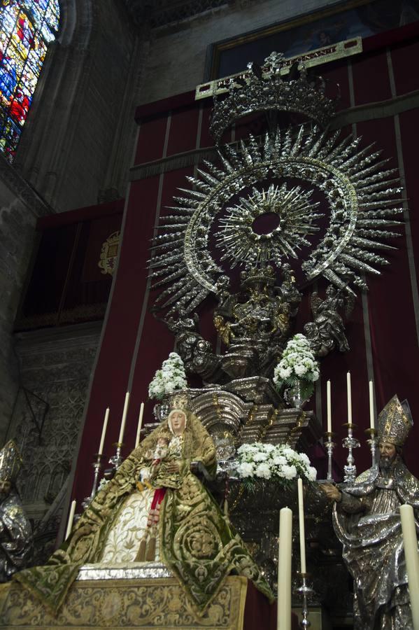 Altar de novena de la Virgen de los Reyes