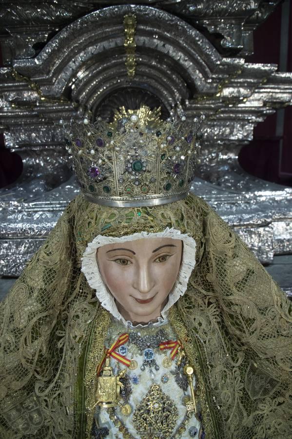 Altar de novena de la Virgen de los Reyes