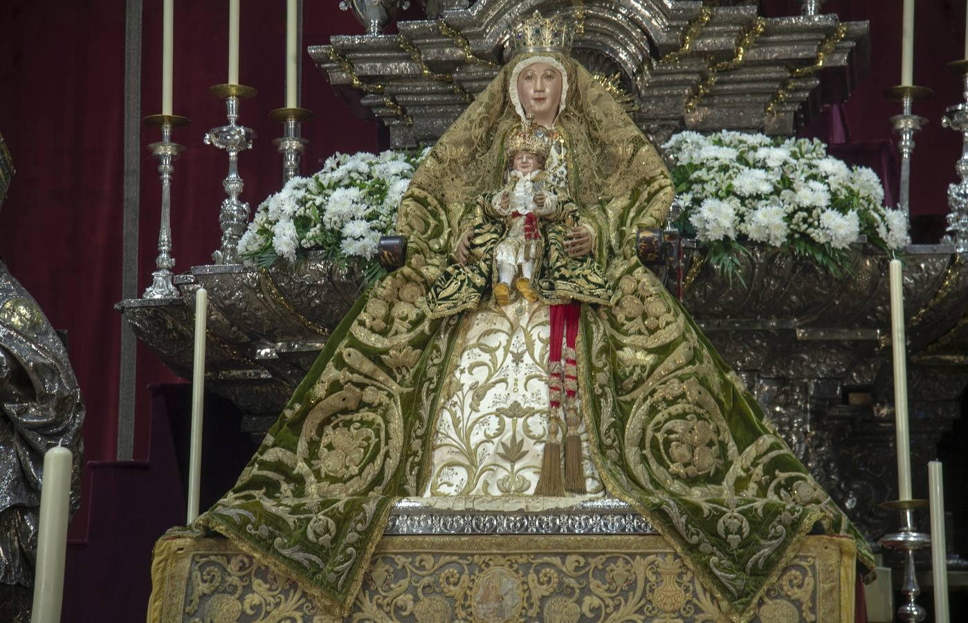 Altar de novena de la Virgen de los Reyes