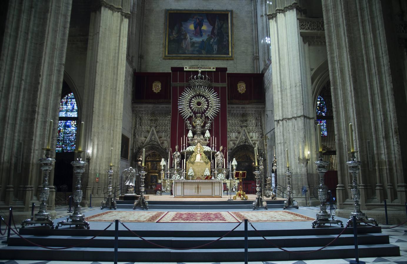 Altar de novena de la Virgen de los Reyes