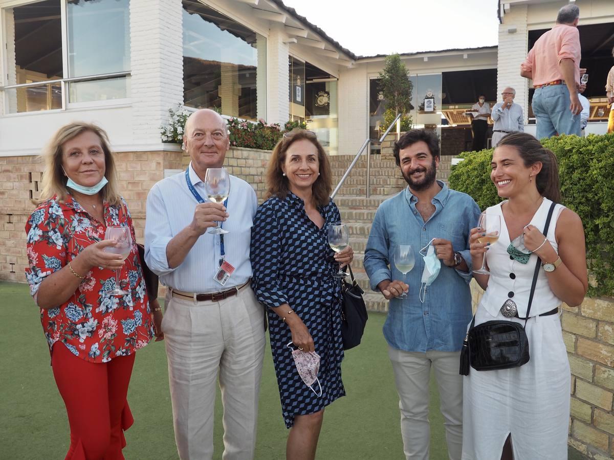 Blanca Pemán, Marqueses de Vargas, Iñigo González y Blanca Eugui. 