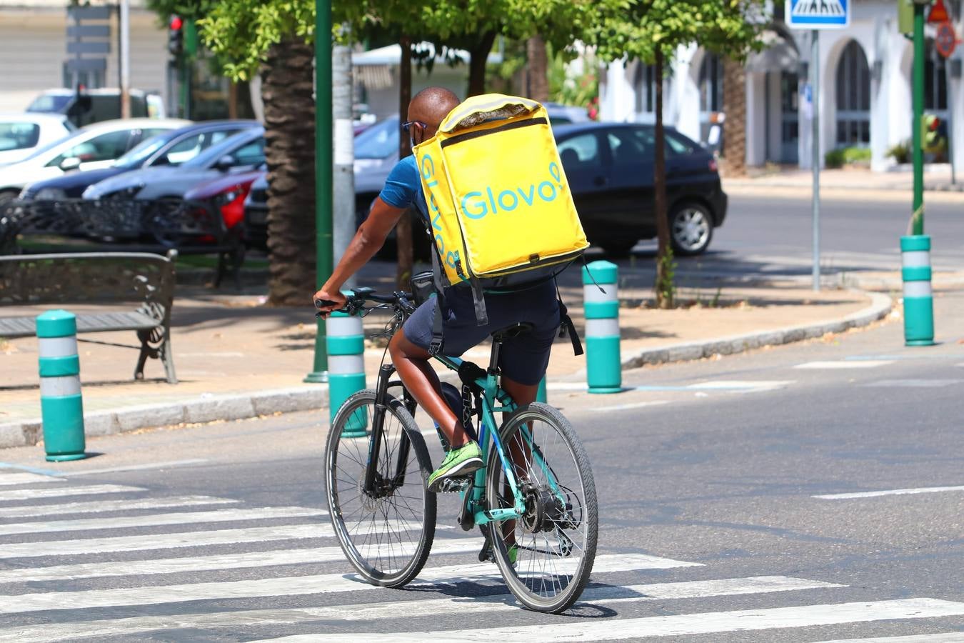 El duro trabajo de los «riders» bajo el sol veraniego de Córdoba, en imágenes