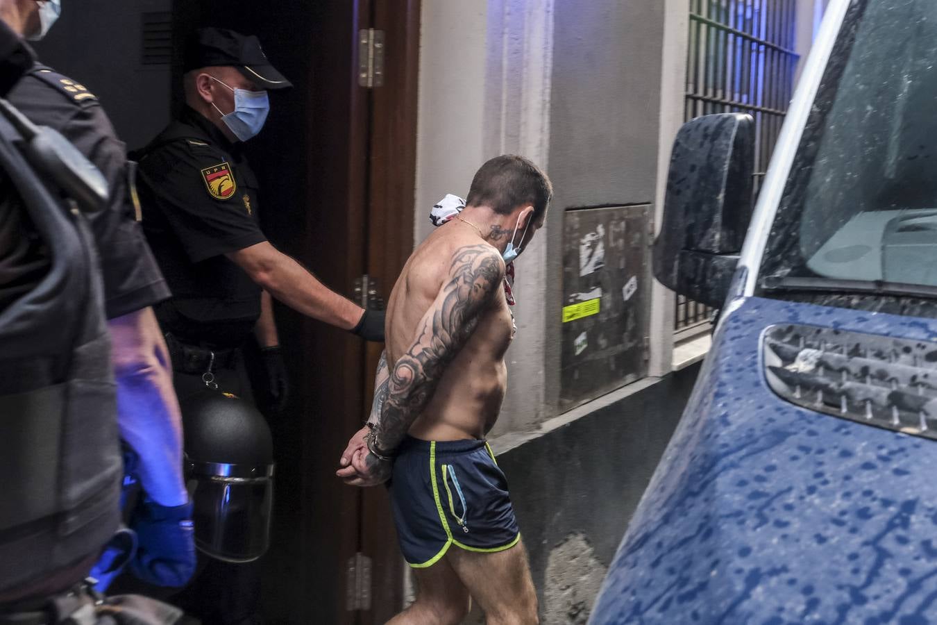 FOTOS: golpe policial contra la droga en la calle Feduchy de Cádiz