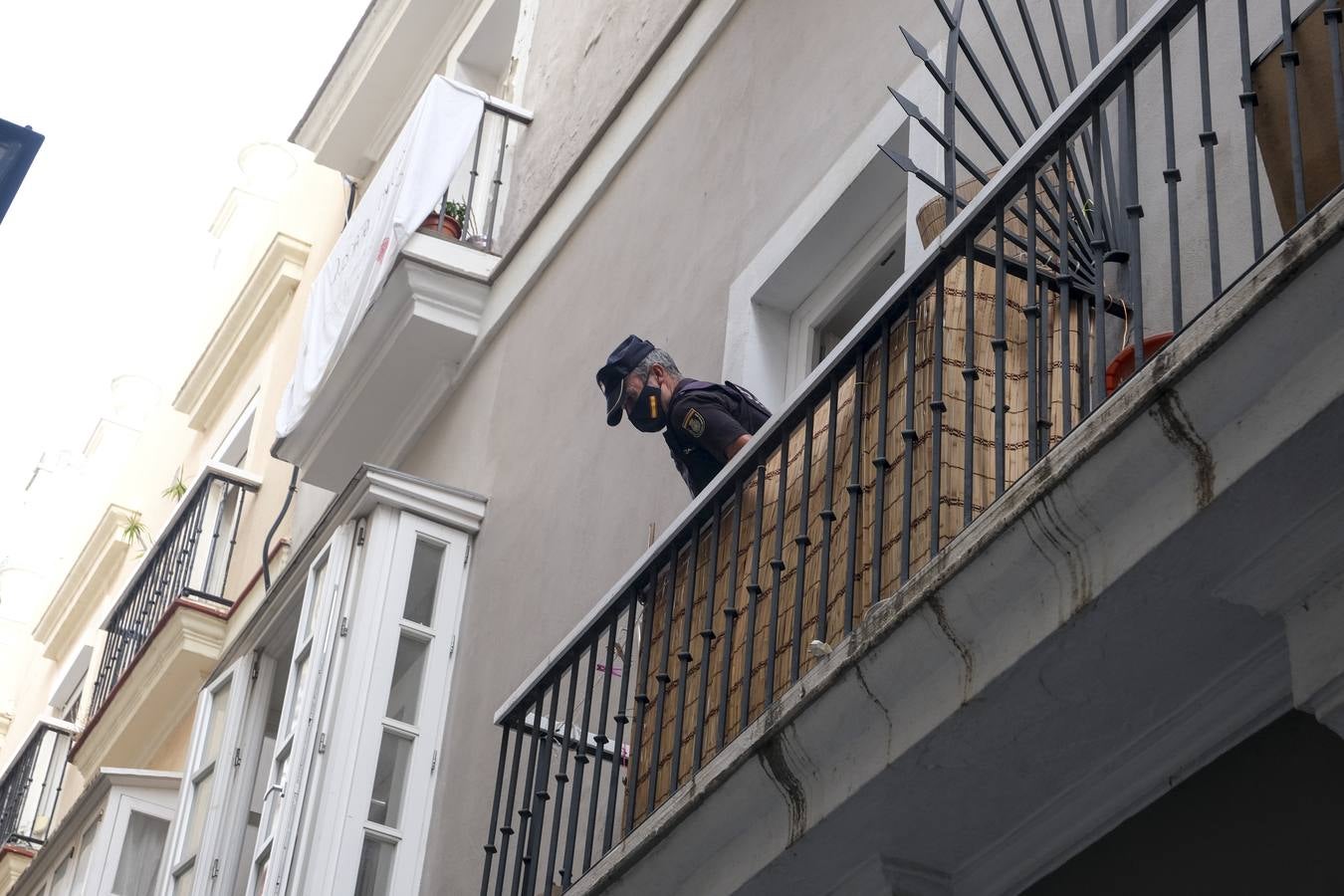 FOTOS: golpe policial contra la droga en la calle Feduchy de Cádiz