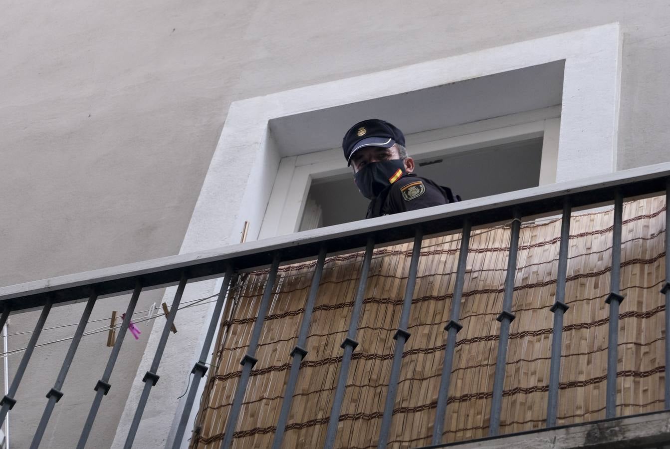 FOTOS: golpe policial contra la droga en la calle Feduchy de Cádiz