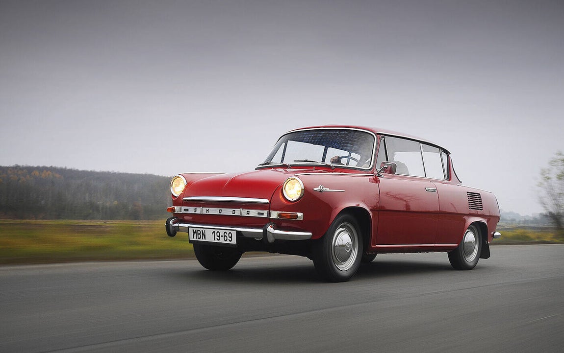 El Škoda Felicia reina en la década de 1950 y su demanda supera con creces la capacidad real de producción. A principios de los sesenta, la fábrica experimenta una amplia modernización y, en 1964, la línea de producción lanza el nuevo ŠKODA 1000 MB