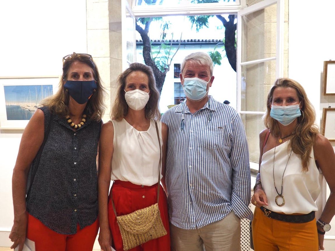 Paz Andrada, Begoña Elzaburu, Jean François Denizot y Mercedes Squella. 