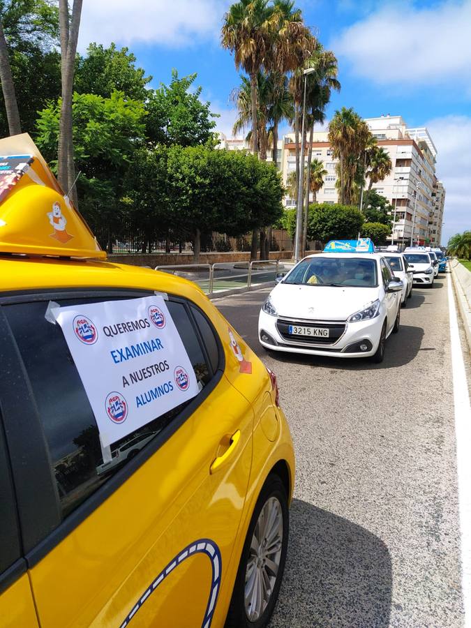 Protesta de las autoescuelas en Cádiz y Jerez