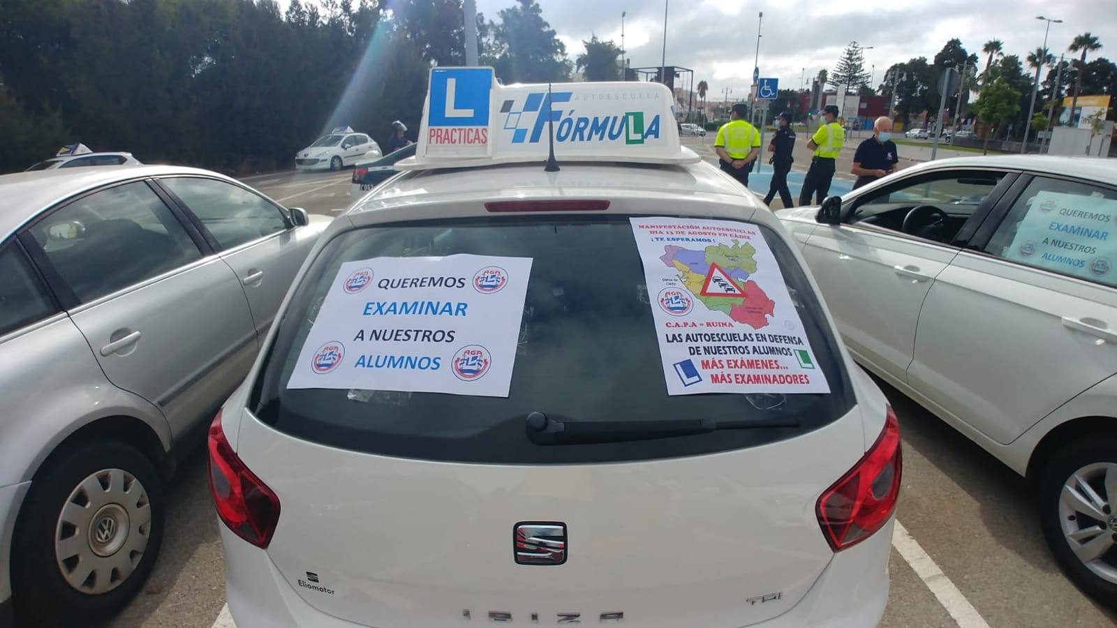 Protesta de las autoescuelas en Cádiz y Jerez