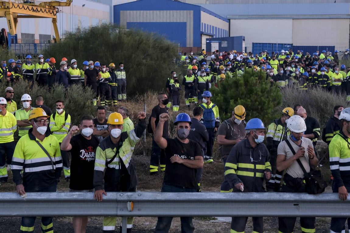 FOTOS: Trabajadores del metal cortan el Puente Carranza