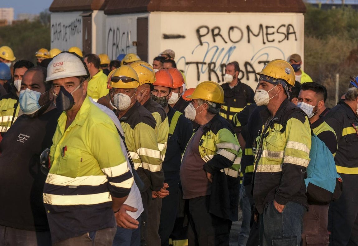FOTOS: Trabajadores del metal cortan el Puente Carranza