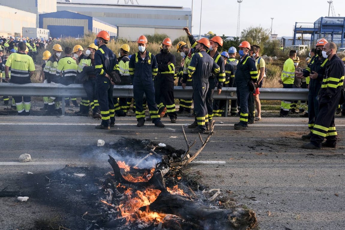 FOTOS: Trabajadores del metal cortan el Puente Carranza