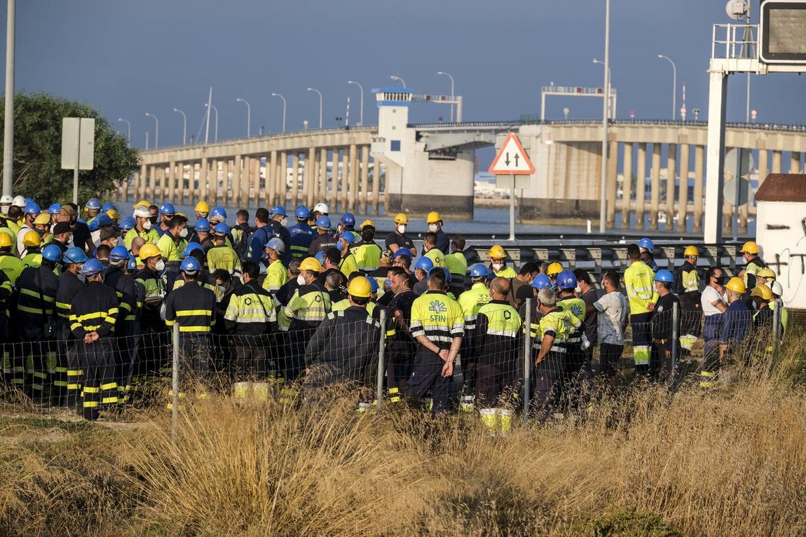 FOTOS: Trabajadores del metal cortan el Puente Carranza