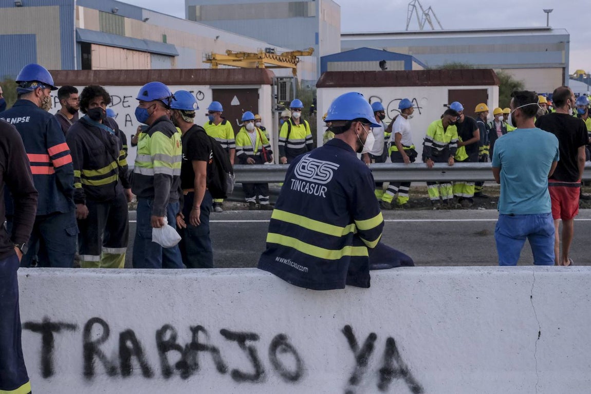 FOTOS: Trabajadores del metal cortan el Puente Carranza