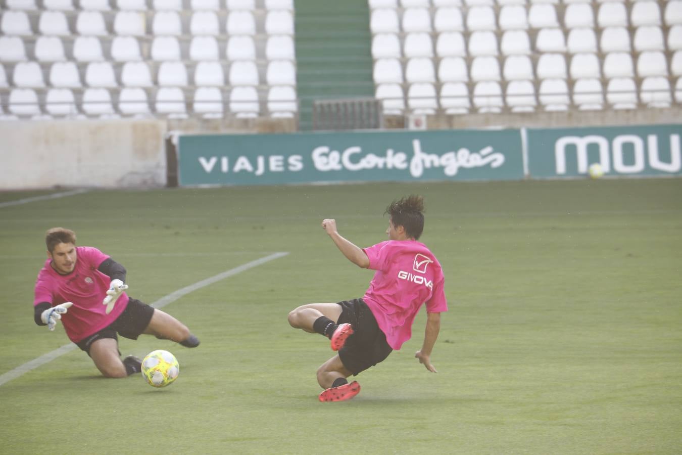 El triunfo del Córdoba CF ante el Córdoba B, en imágenes