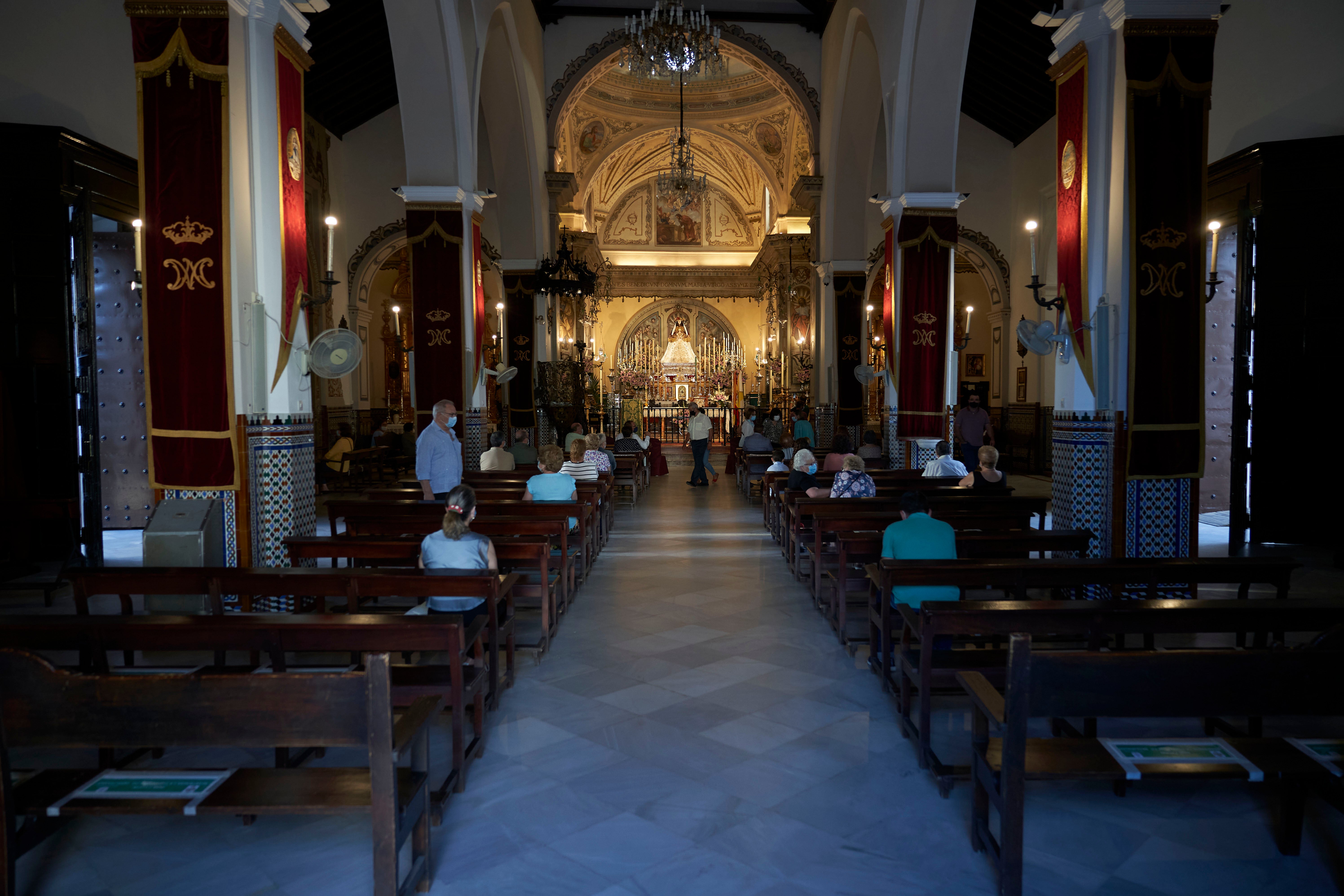 La Virgen del Rocío vestida de pastora, en imágenes