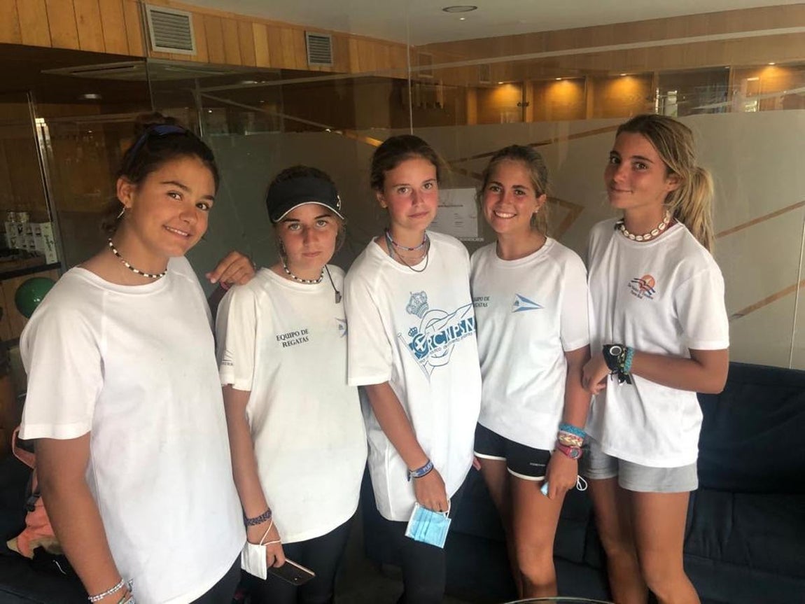 Marta Álvarez-Dardet, Paloma Flethes, Susana Ridao, Myriam Tortosa y María Fernández.