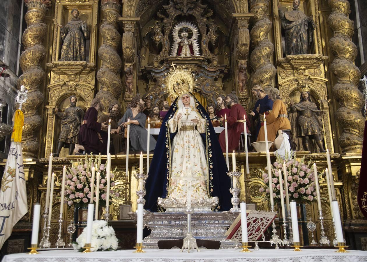 Altar de la Virgen del Subterráneo por la festividad de la Realeza de María